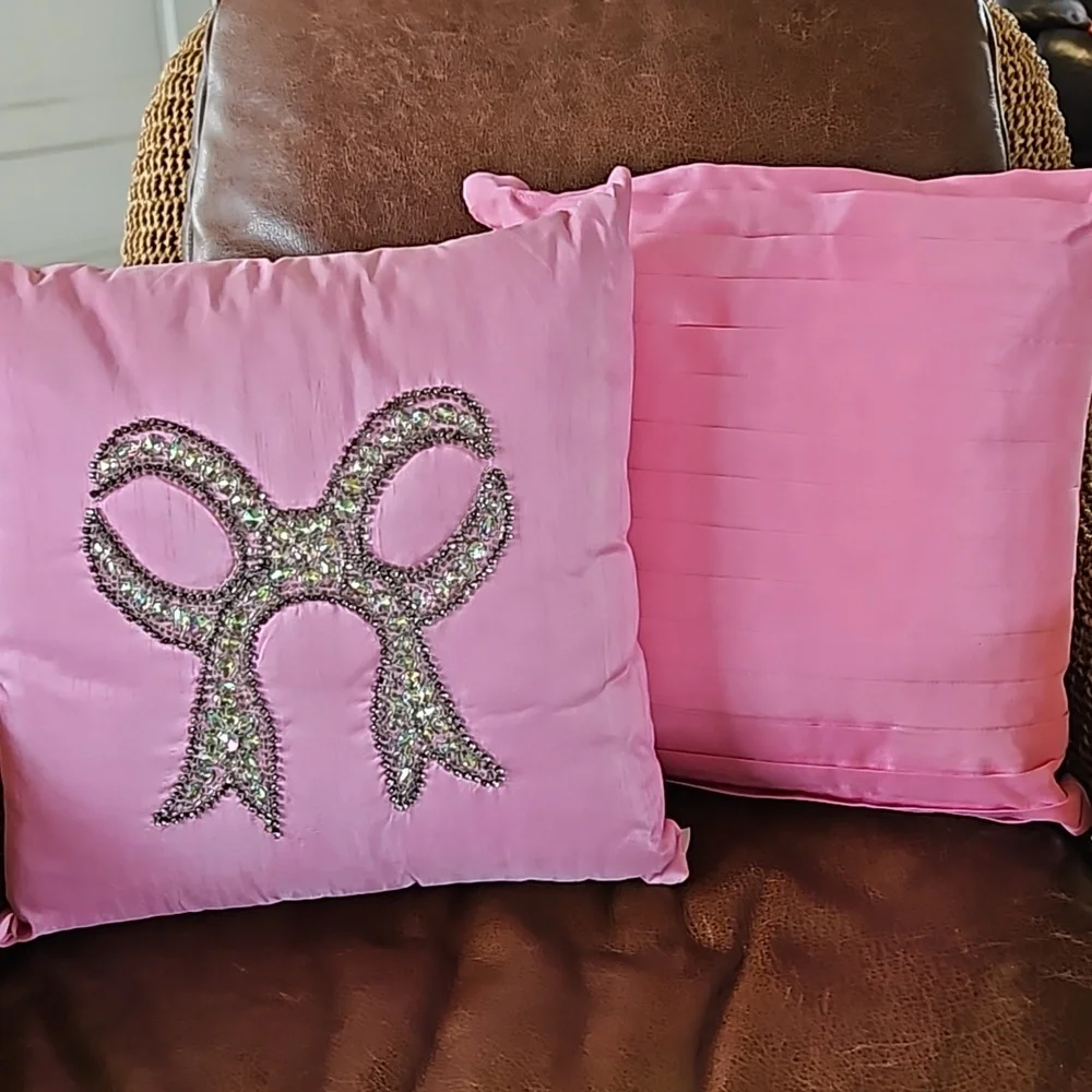 Throw Pillow Set Ribbons & Bows  Women Girls NWT